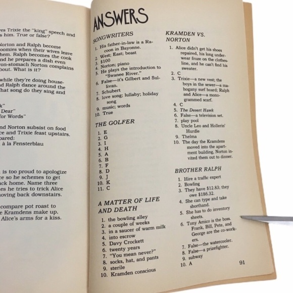 VINTAGE Honeymooners An Illustrated Trivia Book Bob Colombe Comic Retro Game Fun - Picture 13 of 14